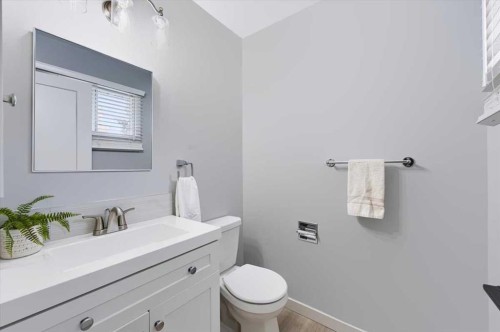 10827 Brae Road Sw, Calgary, AB - Indoor Photo Showing Bathroom