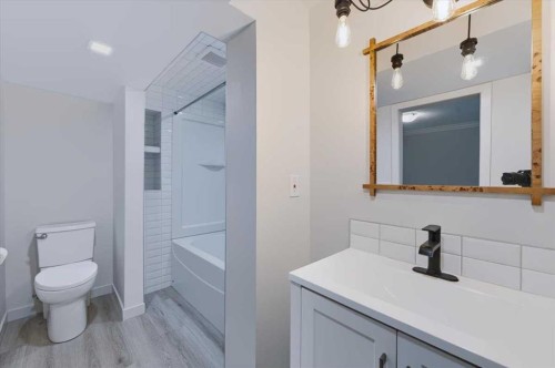 10827 Brae Road Sw, Calgary, AB - Indoor Photo Showing Bathroom