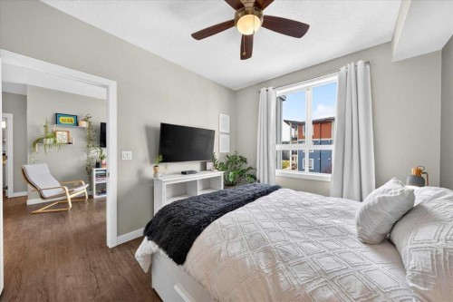 310-10 Walgrove Se, Calgary, AB - Indoor Photo Showing Bedroom