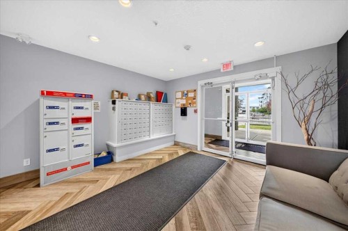 310-10 Walgrove Se, Calgary, AB - Indoor Photo Showing Other Room