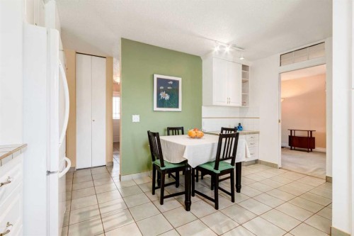 2512 106 Avenue Sw, Calgary, AB - Indoor Photo Showing Dining Room