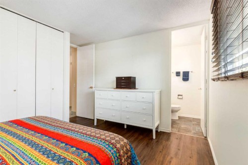 2512 106 Avenue Sw, Calgary, AB - Indoor Photo Showing Bedroom