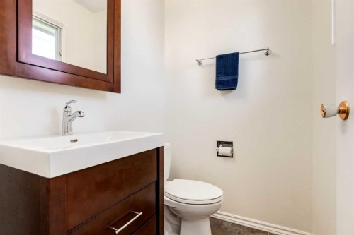 2512 106 Avenue Sw, Calgary, AB - Indoor Photo Showing Bathroom