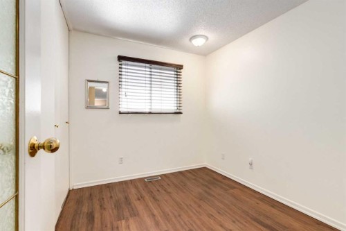 2512 106 Avenue Sw, Calgary, AB - Indoor Photo Showing Other Room