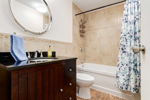 2512 106 Avenue Sw, Calgary, AB - Indoor Photo Showing Bathroom