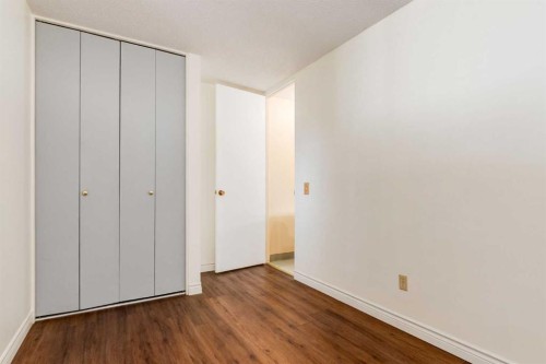 2512 106 Avenue Sw, Calgary, AB - Indoor Photo Showing Other Room
