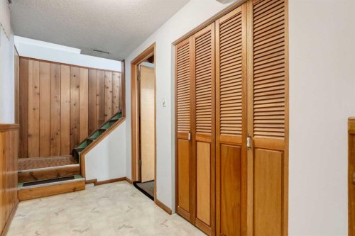 2512 106 Avenue Sw, Calgary, AB - Indoor Photo Showing Other Room