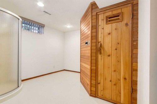 2512 106 Avenue Sw, Calgary, AB - Indoor Photo Showing Other Room