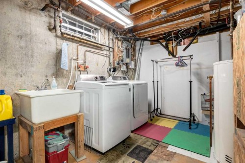 2512 106 Avenue Sw, Calgary, AB - Indoor Photo Showing Laundry Room