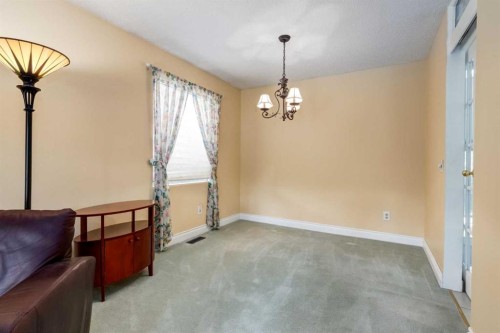 2512 106 Avenue Sw, Calgary, AB - Indoor Photo Showing Other Room