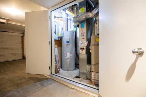 49 Auburn Bay Common Se, Calgary, AB - Indoor Photo Showing Garage