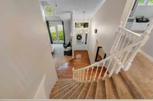 35 Strasbourg Bay Sw, Calgary, AB - Indoor Photo Showing Other Room