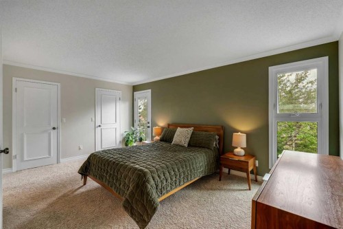 35 Strasbourg Bay Sw, Calgary, AB - Indoor Photo Showing Bedroom