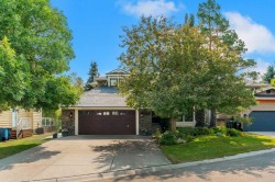 35 Strasbourg Bay SW Calgary, AB T3H 1Y3