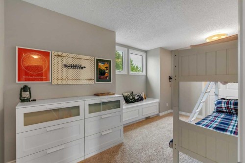 35 Strasbourg Bay Sw, Calgary, AB - Indoor Photo Showing Other Room