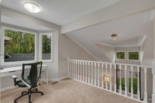 35 Strasbourg Bay Sw, Calgary, AB - Indoor
