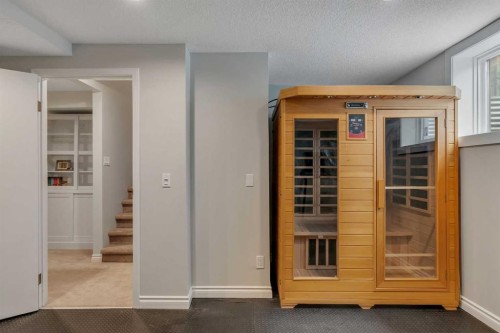35 Strasbourg Bay Sw, Calgary, AB - Indoor Photo Showing Other Room