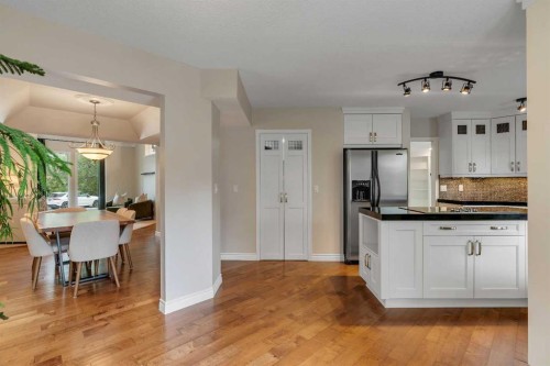 35 Strasbourg Bay Sw, Calgary, AB - Indoor