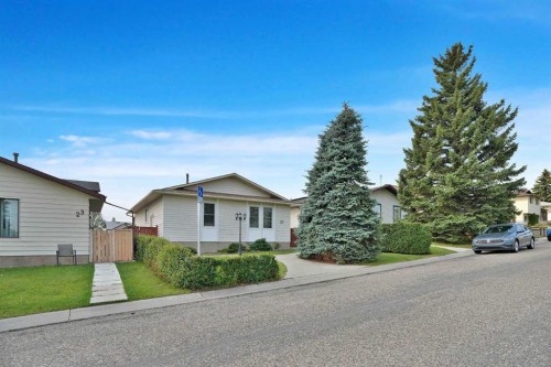 27 Bedridge Way Ne, Calgary, AB 