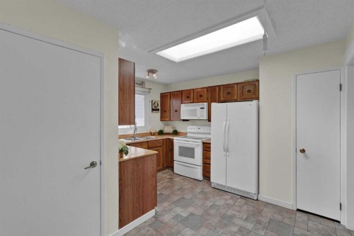 27 Bedridge Way Ne, Calgary, AB 