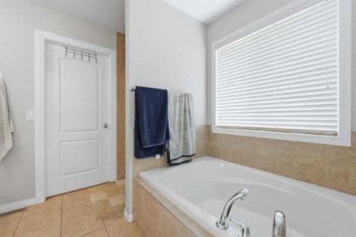 38 Silverado Skies Crescent Sw, Calgary, AB - Indoor Photo Showing Bathroom