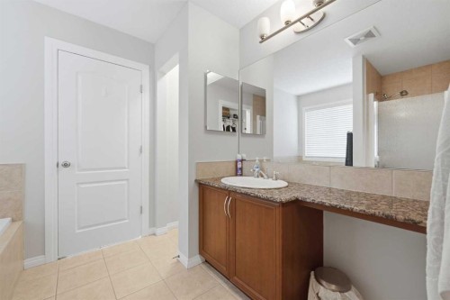 38 Silverado Skies Crescent Sw, Calgary, AB - Indoor Photo Showing Bathroom