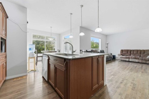38 Silverado Skies Crescent Sw, Calgary, AB - Indoor Photo Showing Kitchen