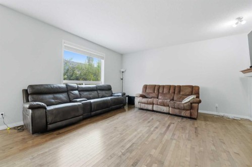 38 Silverado Skies Crescent Sw, Calgary, AB - Indoor Photo Showing Living Room