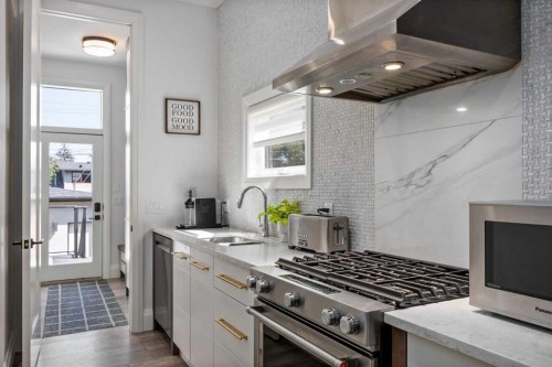 1414 Scotland Street Sw, Calgary, AB - Indoor Photo Showing Kitchen With Upgraded Kitchen