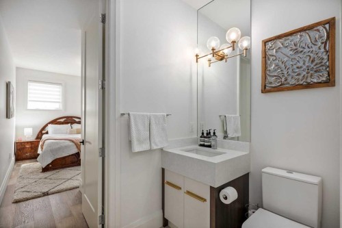 1414 Scotland Street Sw, Calgary, AB - Indoor Photo Showing Bathroom