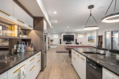 1414 Scotland Street Sw, Calgary, AB - Indoor Photo Showing Kitchen