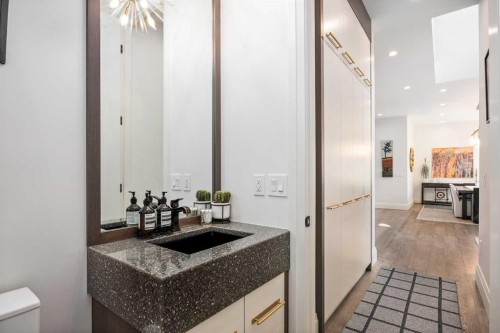 1414 Scotland Street Sw, Calgary, AB - Indoor Photo Showing Bathroom