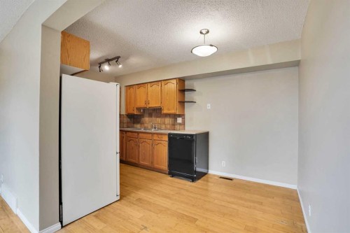 6-6404 4A Street Ne, Calgary, AB - Indoor Photo Showing Kitchen