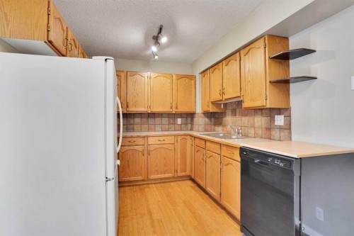 6-6404 4A Street Ne, Calgary, AB - Indoor Photo Showing Kitchen