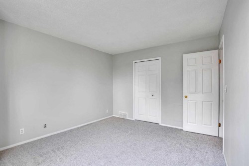 6-6404 4A Street Ne, Calgary, AB - Indoor Photo Showing Other Room