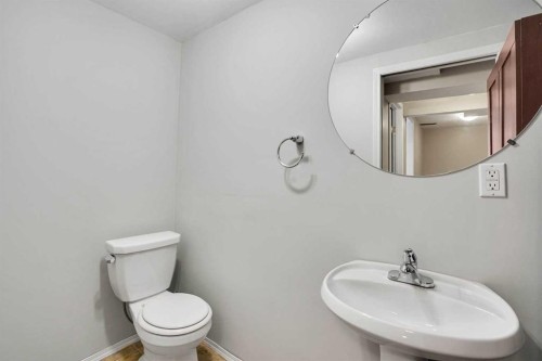 6-6404 4A Street Ne, Calgary, AB - Indoor Photo Showing Bathroom