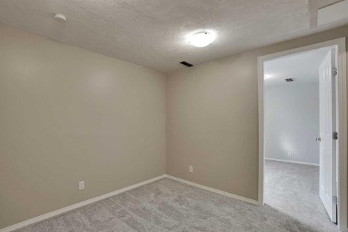 6-6404 4A Street Ne, Calgary, AB - Indoor Photo Showing Other Room