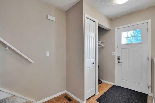 6-6404 4A Street Ne, Calgary, AB - Indoor Photo Showing Other Room