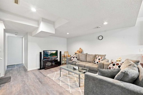 201 Saddlelake Drive Ne, Calgary, AB 