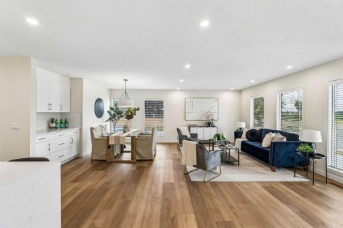 14517 Parkland Boulevard Se, Calgary, AB - Indoor Photo Showing Living Room