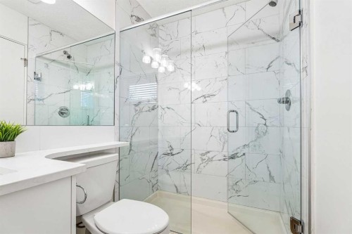 14517 Parkland Boulevard Se, Calgary, AB - Indoor Photo Showing Bathroom