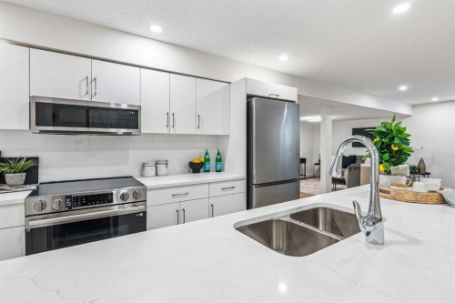 14517 Parkland Boulevard Se, Calgary, AB - Indoor Photo Showing Kitchen With Stainless Steel Kitchen With Double Sink With Upgraded Kitchen