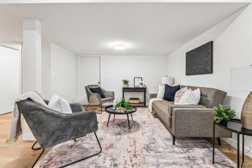 14517 Parkland Boulevard Se, Calgary, AB - Indoor Photo Showing Living Room
