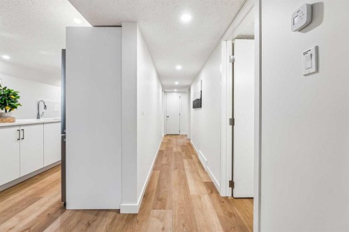 14517 Parkland Boulevard Se, Calgary, AB - Indoor Photo Showing Other Room
