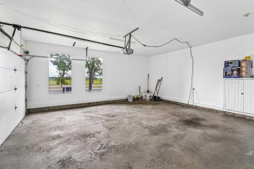 14517 Parkland Boulevard Se, Calgary, AB - Indoor Photo Showing Garage