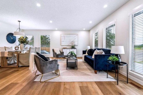 14517 Parkland Boulevard Se, Calgary, AB - Indoor Photo Showing Living Room