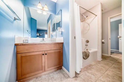 22 Moe Avenue Nw, Langdon, AB - Indoor Photo Showing Bathroom