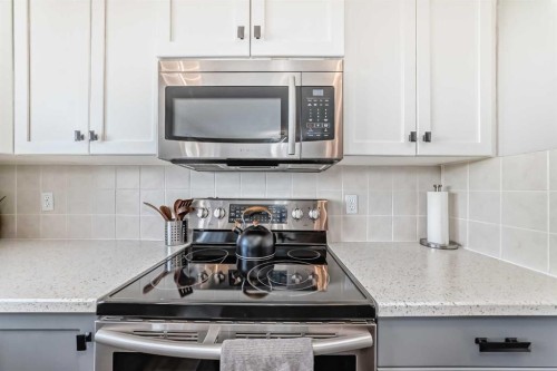22 Moe Avenue Nw, Langdon, AB - Indoor Photo Showing Kitchen With Upgraded Kitchen