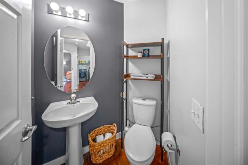 43 Cougar Ridge Bay Sw, Calgary, AB - Indoor Photo Showing Bathroom