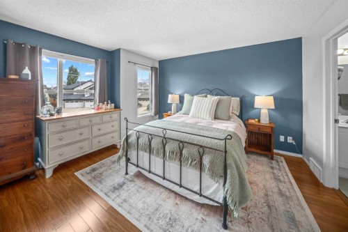 43 Cougar Ridge Bay Sw, Calgary, AB - Indoor Photo Showing Bedroom